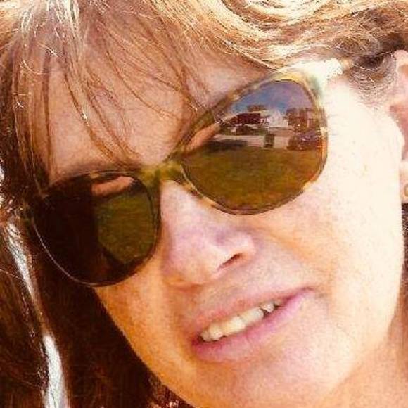 Meet your Posher, Cynthia - Picture 1 of 1